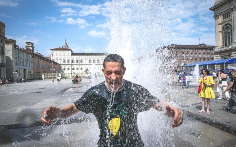 Valul de aer fierbinte topește Europa. Temperaturile urcă până la 48 de grade: „N-am mai simțit niciodată o căldură atât de mare”