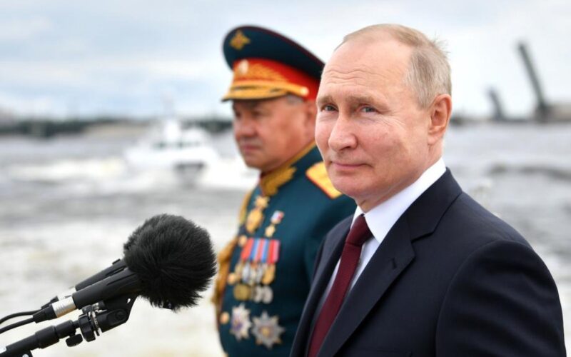 Aflat la o paradă navală, Putin a anunțat că Marina rusă va primi 30 de nave noi în acest an