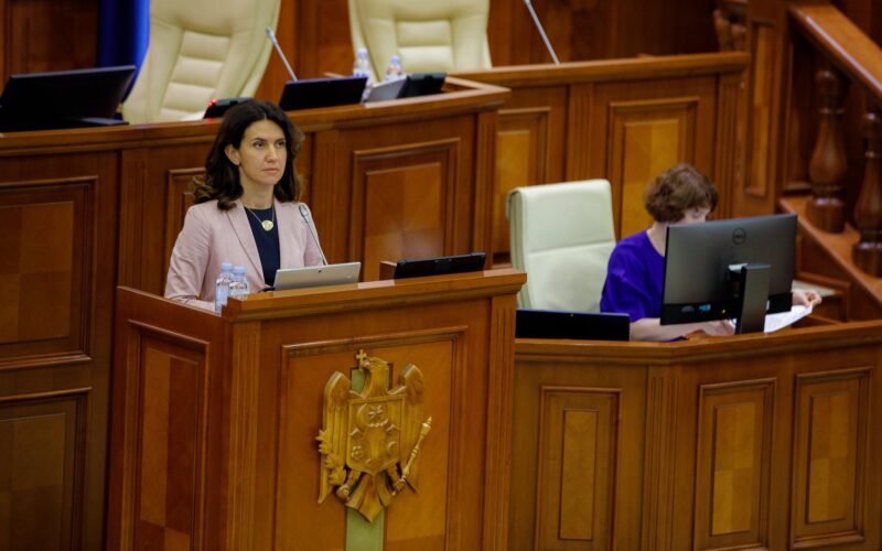 Vot în Parlamentul de la Chișinău: membrii partidelor scoase în afara legii nu pot participa la alegeri