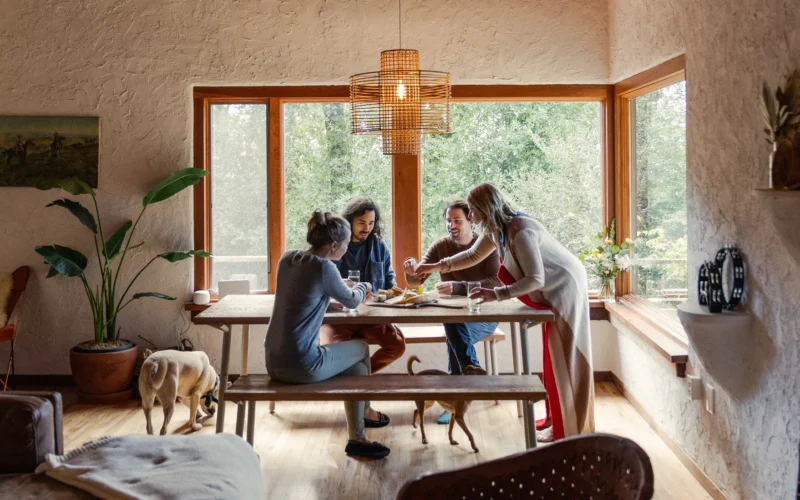 10% din turiștii care vin în România aleg Airbnb. Tu alegi platforma dacă vrei să te cazezi în țară?