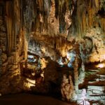 Cinci persoane, blocate într-o peșteră din Slovenia din cauza ploilor torențiale. Salvatorii nu pot să ajungă la ele