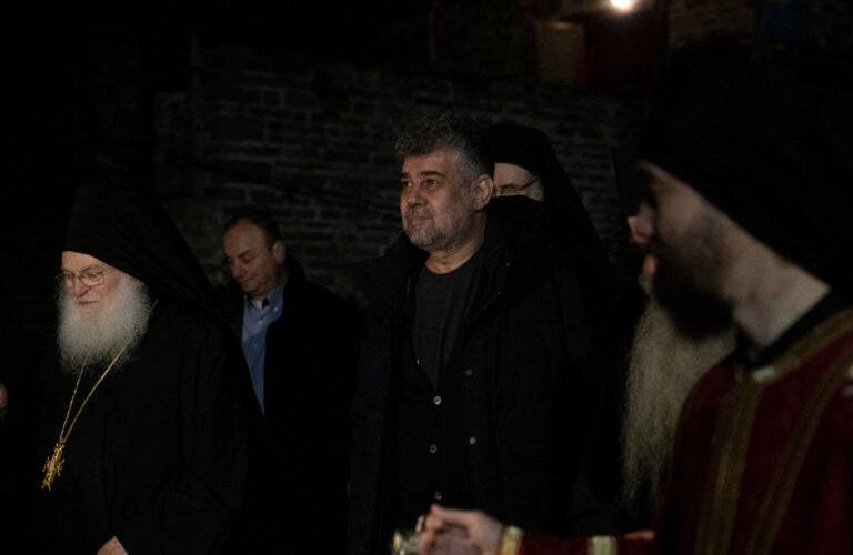 Ciolacu, vizită la Muntele Athos. De cine a fost însoțit premierul