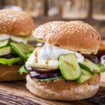 O iluzie demascată: pizza, burgerii sau sendvișurile vegane din meniurile restaurantelor fast-food nu sunt mai sănătoase decât cele pe bază de carne