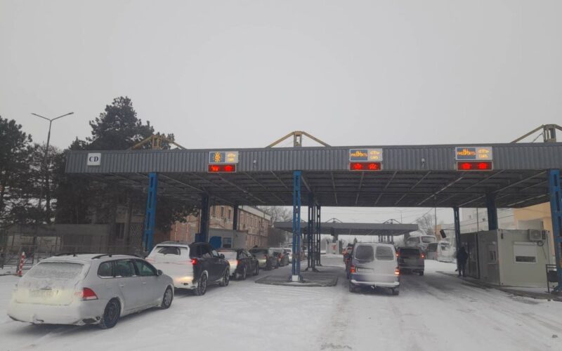 Circulația camioanelor în punctul de trecere a frontierei Leușeni-Albița, reluată după două zile