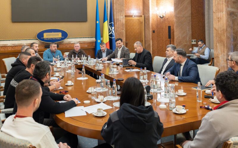 Concluziile întâlnirii dintre Ciolacu și protestatarii din transporturi și agricultură. Ce calendar au decis pentru rezolvarea problemelor
