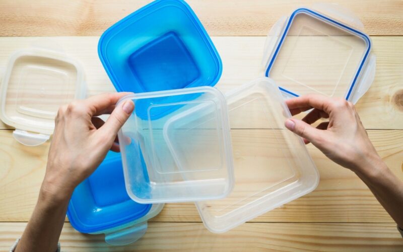 Plasticul toxic pe care îl găsim în cele mai banale produse. Avertismentul unui medic: „Atenție la ce consumăm!”