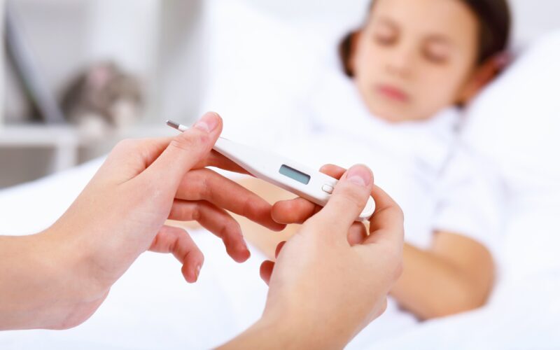 Reputat pediatru, despre temperatura la copii și cum scăpăm de „musafirii nedoriți”. Când trebuie să mergem de urgență la spital