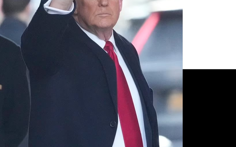 Rănile misterioase de pe mâna lui Trump. Un dermatolog explică de la ce ar putea proveni