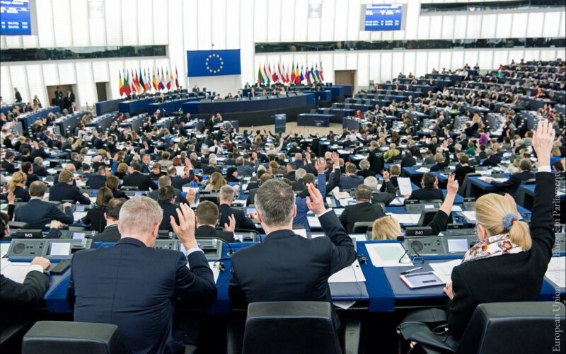 Europarlamentarii ameninţă cu o acţiune în justiţie în legătură cu miliarde de euro pentru Ungaria