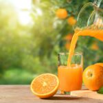 Medici: „Hidratarea se face cu apă”. Sucul de fructe – un răsfăț dulce, maxim o dată pe săptămână