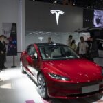Expert, despre experiența unică a condusului unei mașini electrice Tesla Model 3. Cum s-a descurcat cu „o singură pedală”