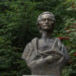 Câte Strofe Are „Luceafărul” De Mihai Eminescu