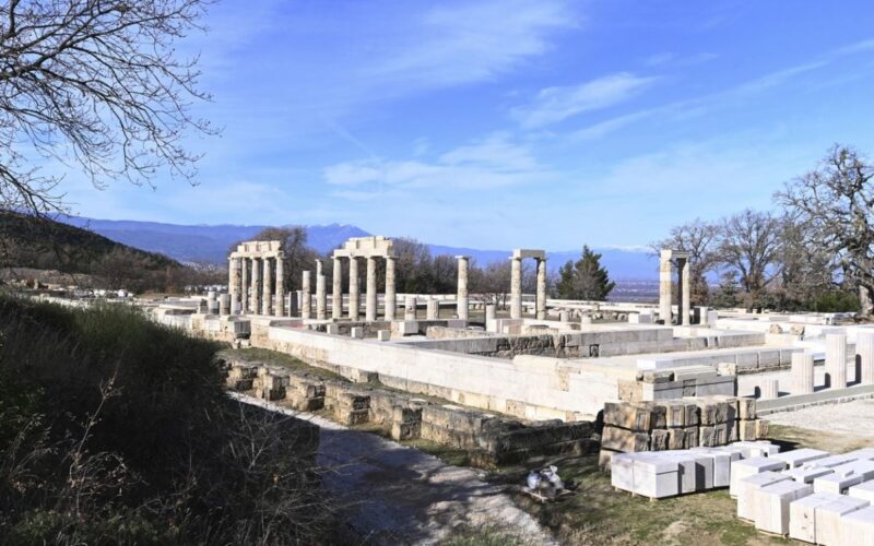 Grecia Redeschide, După 16 Ani De Lucrări De Restaurare, Palatul în Care Alexandru Cel Mare A Fost încoronat în Urmă Cu Peste Două Milenii