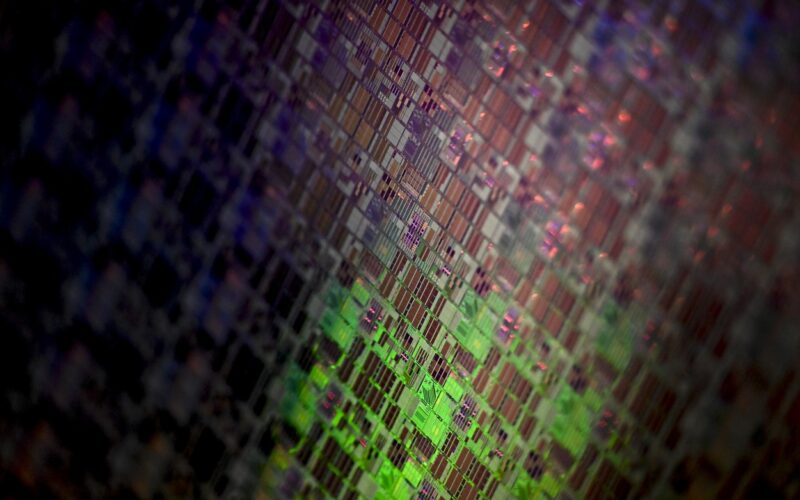 Statele Unite fac investiții masive în industria semiconductorilor /UE riscă să aibă o cotă redusă pe piață