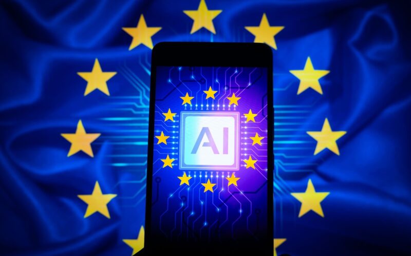 UE verifică dacă parteneriatul Microsoft-OpenAI respectă reglementările concurențiale