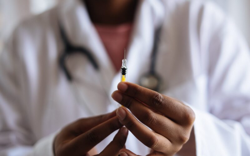 Vaccinul inovator cu ADN combate COVID-19, imitând virusul