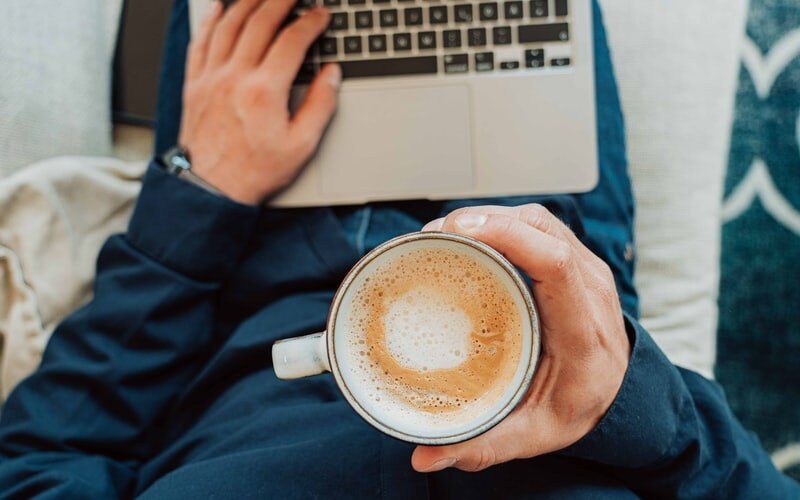 Un director de gimnaziu din Japonia a fost demis pentru o jumătate de ceașcă de cafea în plus