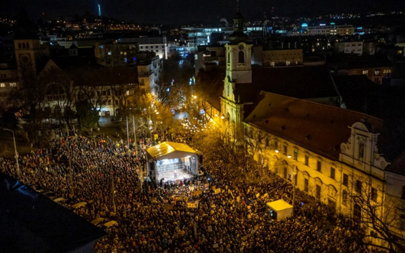 Protestele antiguvernamentale continuă în Slovacia pentru a cere demisia premierului naționalist de stânga Robert Fico