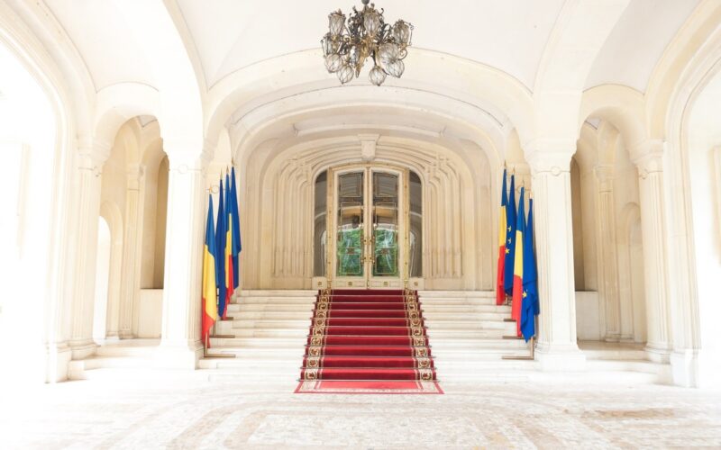Guvernul a reglementat organizarea funeraliilor de stat