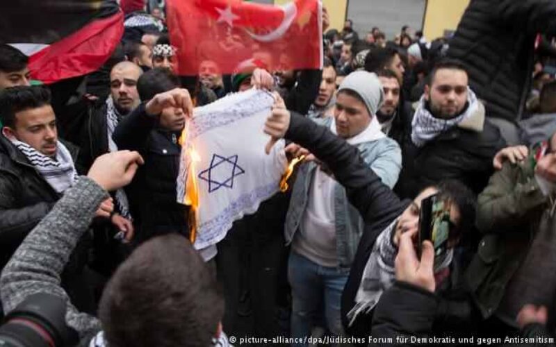 Mare Britanie, cuprinsă de antisemitism. Creștere fără precedent a atacurilor împotriva evreilor, de la începutul conflictului din Gaza