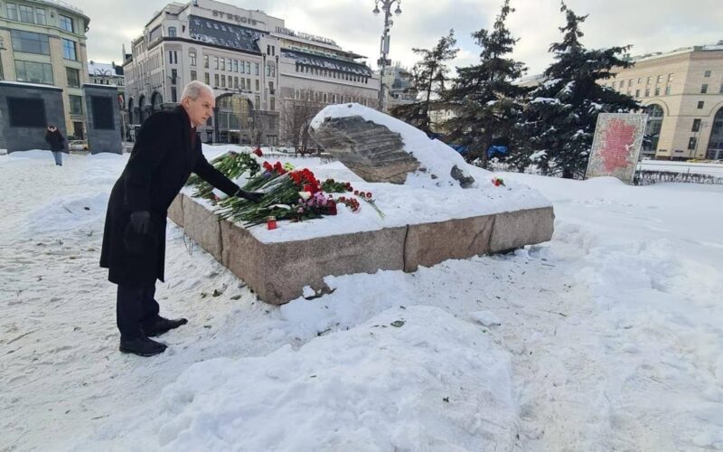 Ambasadorul României la Moscova a depus o coroană de flori în memoria lui Alexei Navalnîi