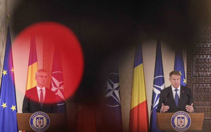 Corespondent Bloomberg: Iohannis, propus pentru funcția de secretar general al NATO. Ce spune Guvernul