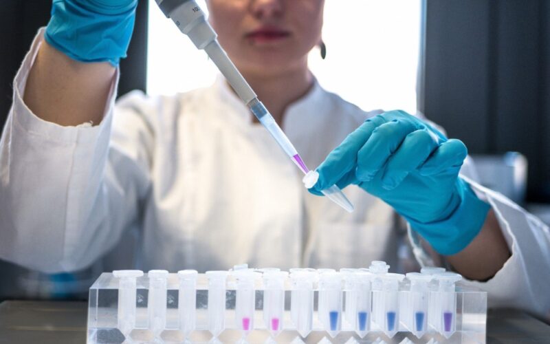 Ar putea un vaccin descoperit acum 100 de ani să fie folosit în tratarea şi prevenirea bolii Alzheimer? | VIDEO
