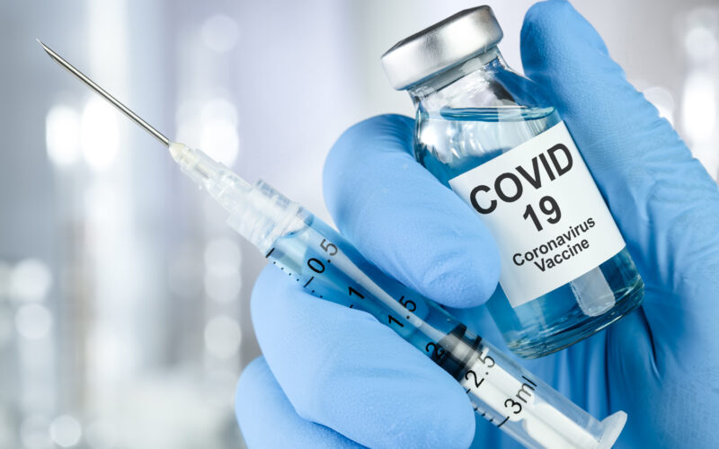 Vaccinurile COVID cresc riscul apariției unor afecțiuni