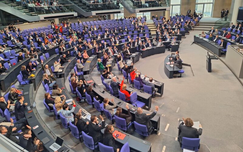 Bugetul Germaniei, adoptat în Bundestag, după săptămâni de dispute /Berlinul trebuie să obțină CREDITE de zeci de miliarde de euro