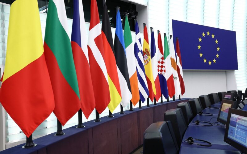 Consiliul UE confirmă noi STANDARDE DE POLUARE pentru camioane și autocare, după ce Germania a renunțat la obiecții