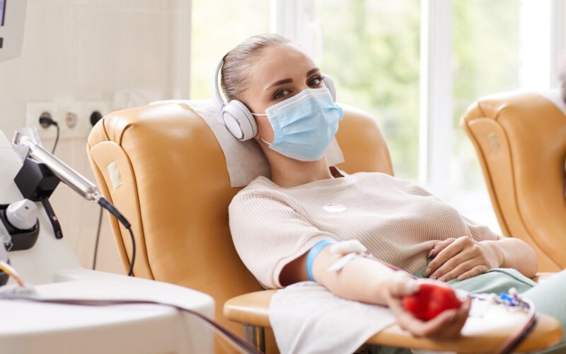 Românii care donează sânge de trei ori pe an vor plăti impozite mai mici