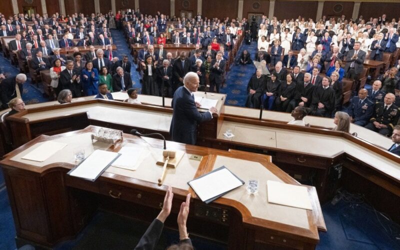 Biden glumește pe tema vârstei sale într-un discurs istoric: „Unele lucruri devin mai clare”. Mesaj ferm pentru Putin și critici la adresa lui Trump