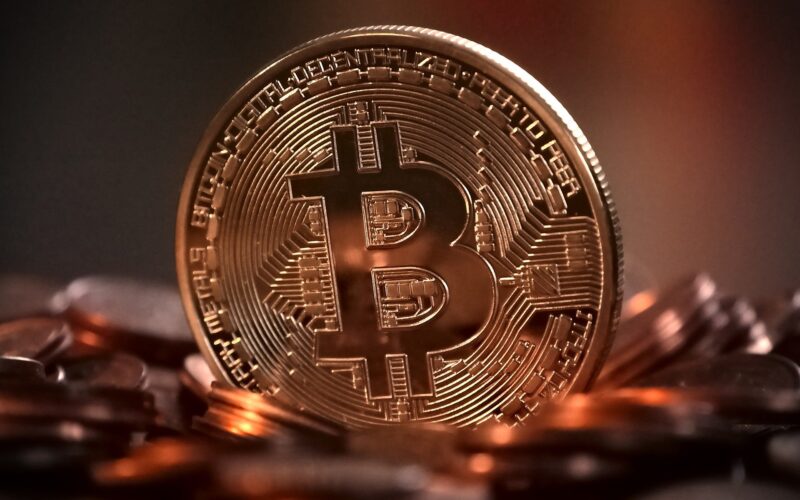 Bitcoin atinge un MAXIM istoric de peste 69.000 de dolari. Prețul criptomonedei a depășit recordul din 2021