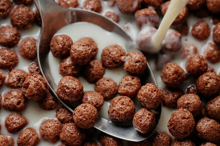 Cerealele zaharoase și batoanele de ciocolată te pot face deprimat