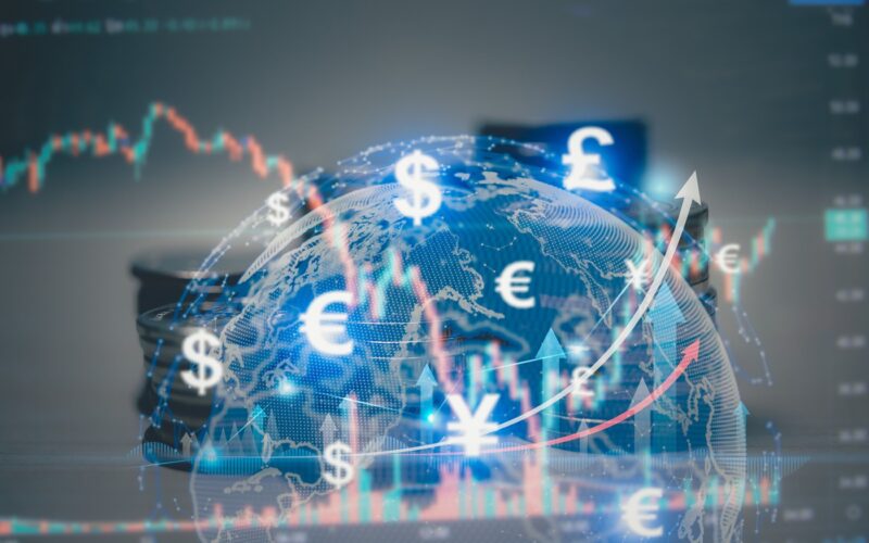 Politica monetară strictă ar putea continua câțiva ani, în contextul tensiunilor geopolitice persistente