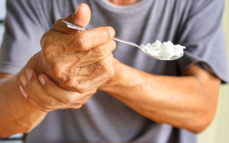 Peste 70.000 de români suferă de Parkinson. Care sunt cele mai frecvente simptome