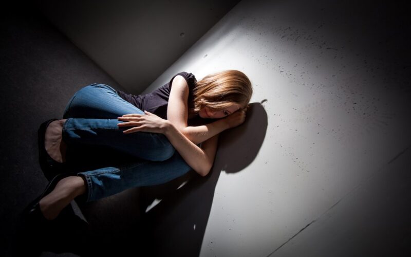 Tânără diagnosticată greșit cu depresie, după ce a suferit mai multe atacuri de panică. Boala de care suferea în realitate