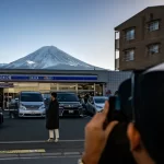 Un oraș japonez împiedică fotografiile turiștilor cu Muntele Fuji