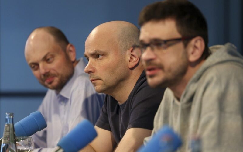 Marturiile disidenților ruși eliberați în schimbul de prizonieri cu Rusia: „Este foarte dificil pentru mine din punct de vedere emoţional”