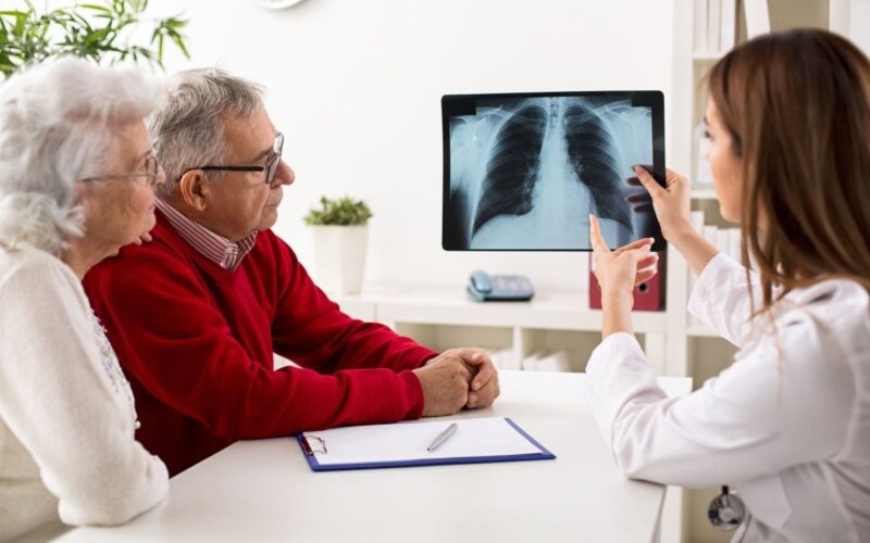 Revoluție în tratamentul cancerului pulmonar. Testarea vaccinului bazat pe ARNm a început în șapte țări