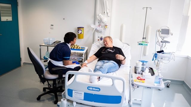 Primul vaccin împotriva cancerului pulmonar, testat pe un pacient englez, om de știință