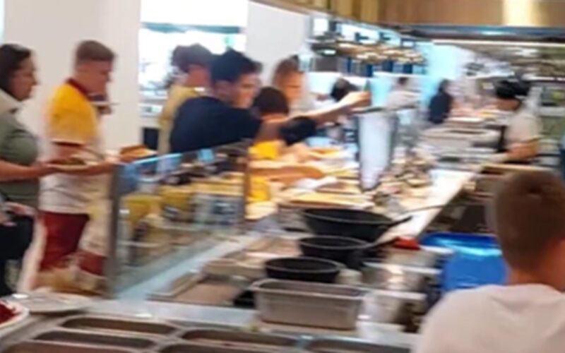 Daniel din Iași a rezervat un concediu într-un hotel de 5 stele din Antalya. Ce a primit să mănânce la „all inclusive”