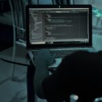 Datele personale ale unor PARLAMENTARI europeni şi britanici au ajuns pe dark web