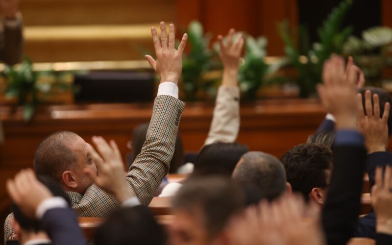 Nou blocaj în coaliție pe tema numirii Avocatului Poporului. Partidele își împart funcții și la Curtea de Conturi și CNCD. Cine sunt candidații