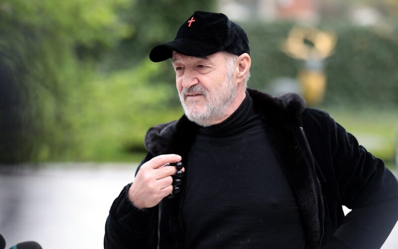 „Eu sunt oaia. Stau în genunchi”