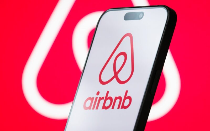 Airbnb devine super aplicație de călătorii cu chef personal și trainer