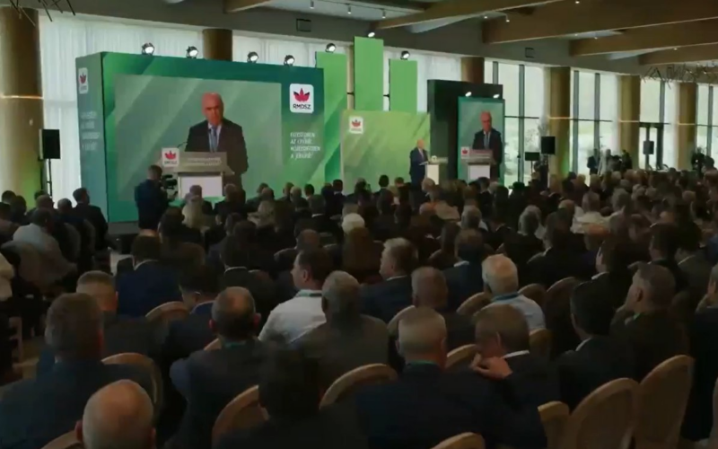 LIVE TEXT Ilie Bolojan, la Congresul UDMR: „Partidul a fost și rămâne o punte între România și Ungaria”