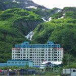 Orașul unde toți locuitorii trăiesc sub același acoperiș