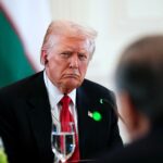 Trump a rămas fără voce după ce a țipat în timpul unei discuții despre comerţ: „Sunt proști, m-am enervat”