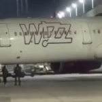 Precedent periculos creat de doi pasageri români: britanicii fug și ei pe pista aeroportului din Koln